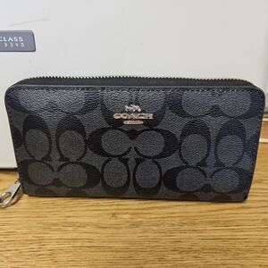 COACH Signature Accordian Zip Wallet in Black